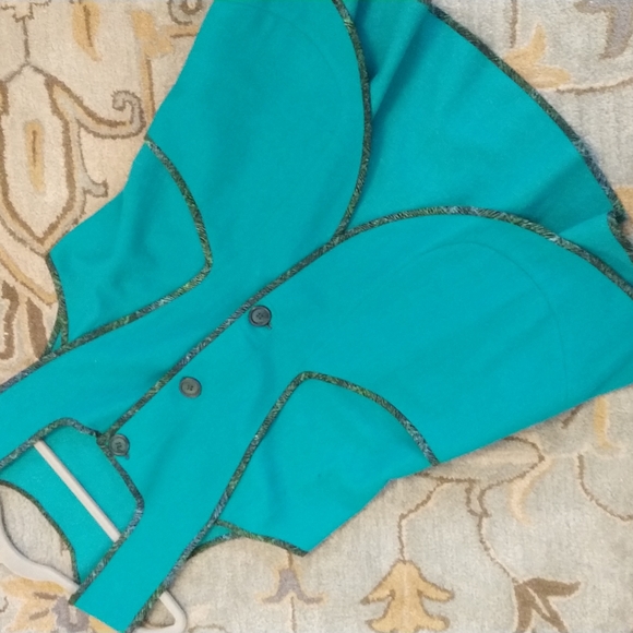 Artisan made wool vest with contrast trim - Picture 1 of 7